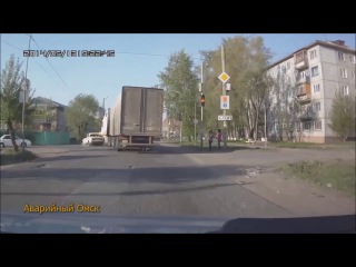 the moment of the collision of the truck and the taz in stary kirovsk
