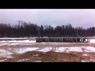 euromaydan euromaidan: 02/25/2014 boys with a clearly moscow accent are filming a video of how russian trains with weapons are going to ukraine - if not the russian federation on the border with ukraine, then 100% fake